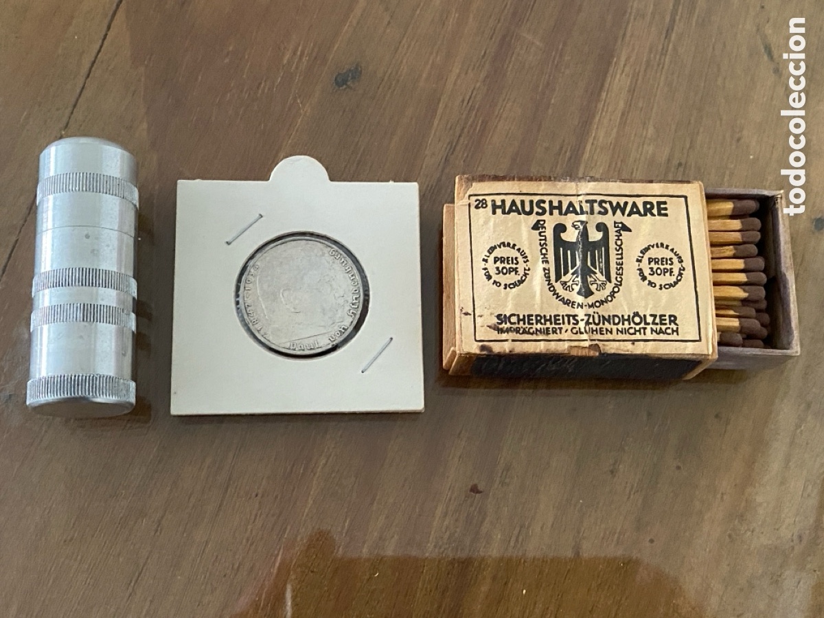 Antig&uuml;edades: Caja de cerillas ,mechero , moneda de plata 1939