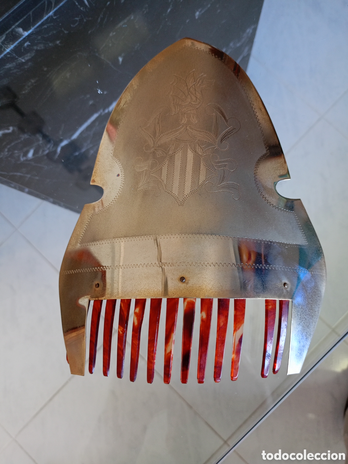 Antiguidades: Antigua peineta fallera lat&oacute;n insignia escudo Valencia