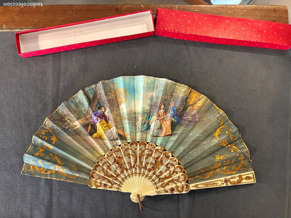 Antig&uuml;edades: Antiguo abanico varillas de hueso decoracion color oro y tela pintada a mano caja original ver fotos