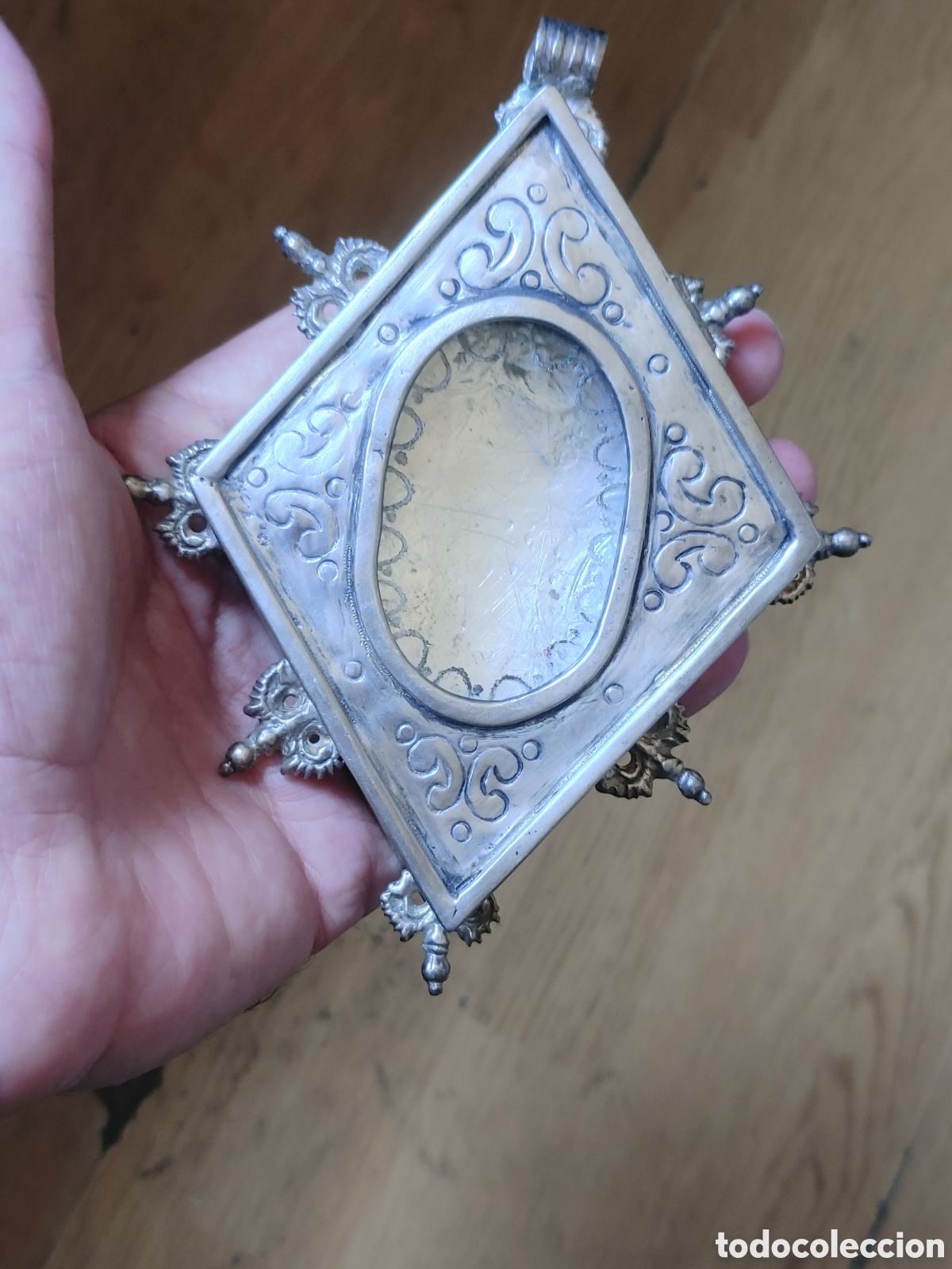 Antig&uuml;edades: Relicario en plata con cristal. - Foto 1