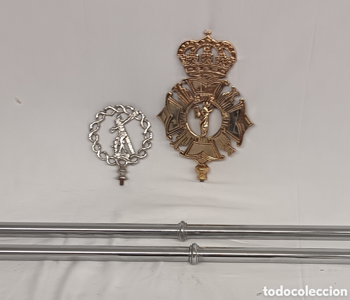 Antig&uuml;edades: BACULO SEMANA SANTA, PROCESI&Oacute;N, CON 2 GALLETAS O ESCUDOS, SE PUEDE PONER CUALQUIERA.