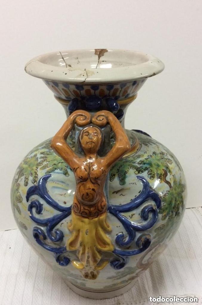 Antig&uuml;edades: RUIZ DE LUNA ,Jarr&oacute;n de cer&aacute;mica de Talavera - ASAS EN FORMA DE CARI&Aacute;TIDES RUIZ DE LUNA