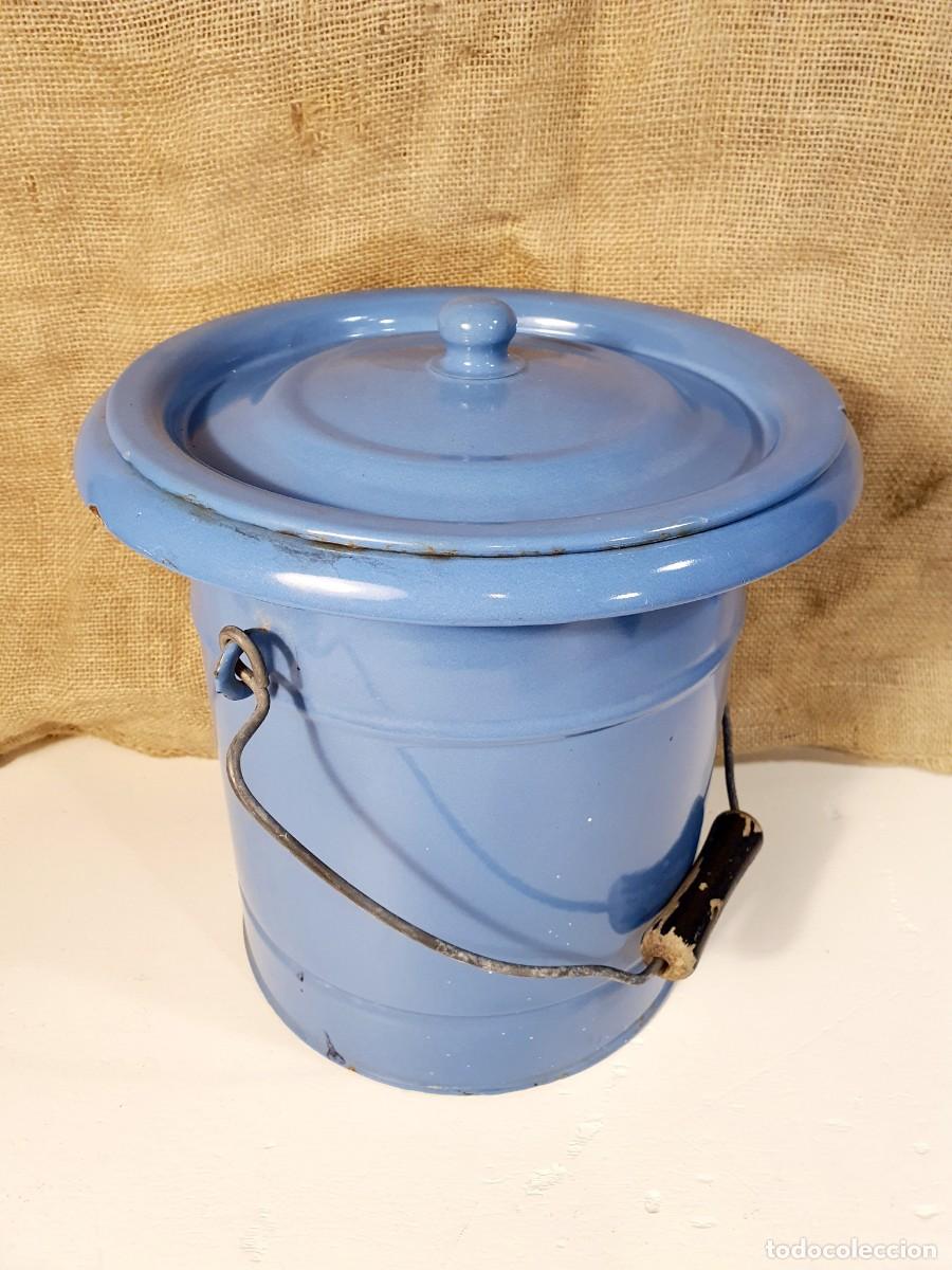 Antig&uuml;edades: Antiguo cubo esmaltado. 1950. - Foto 2