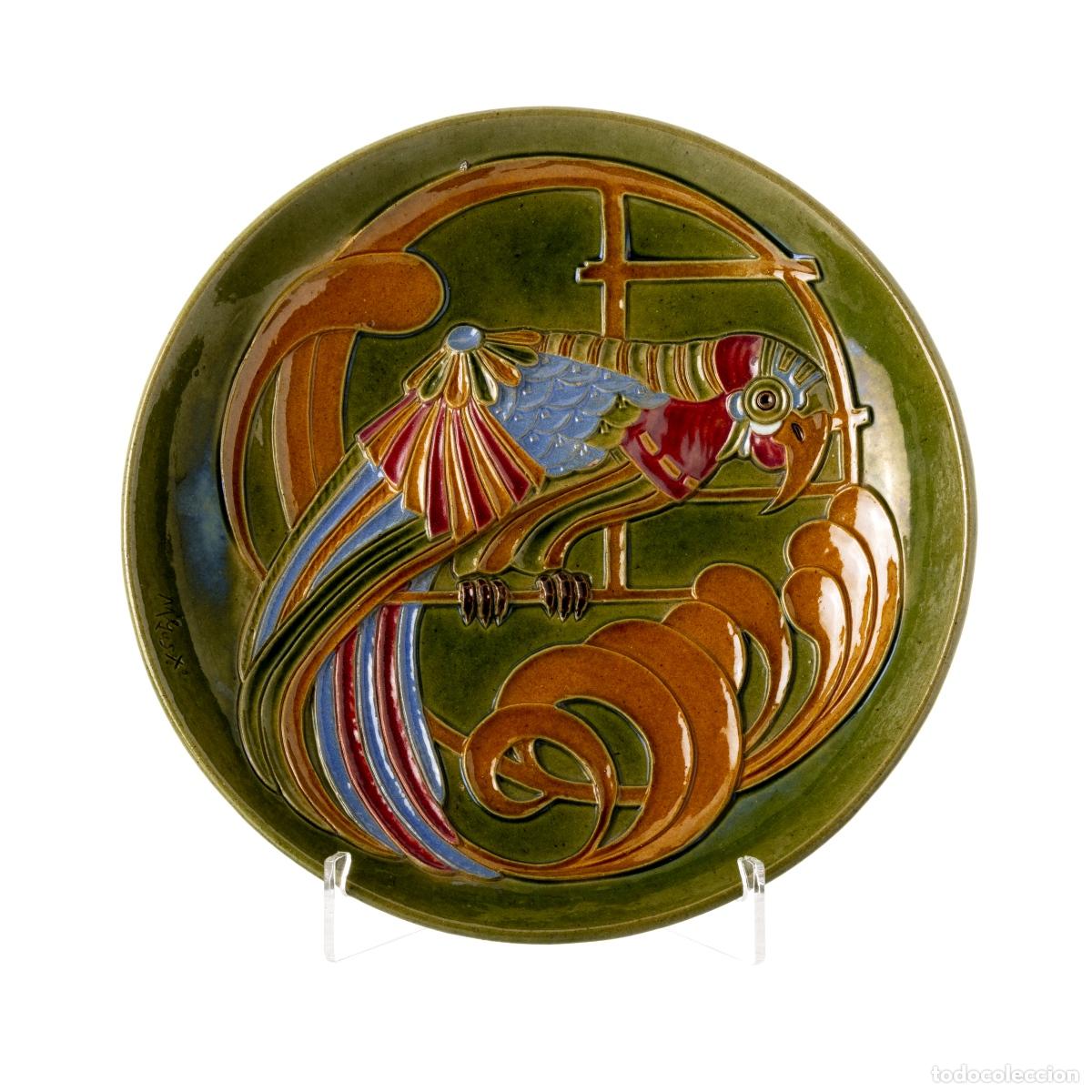 Antiques: Plato colgante de loza con forma de loro