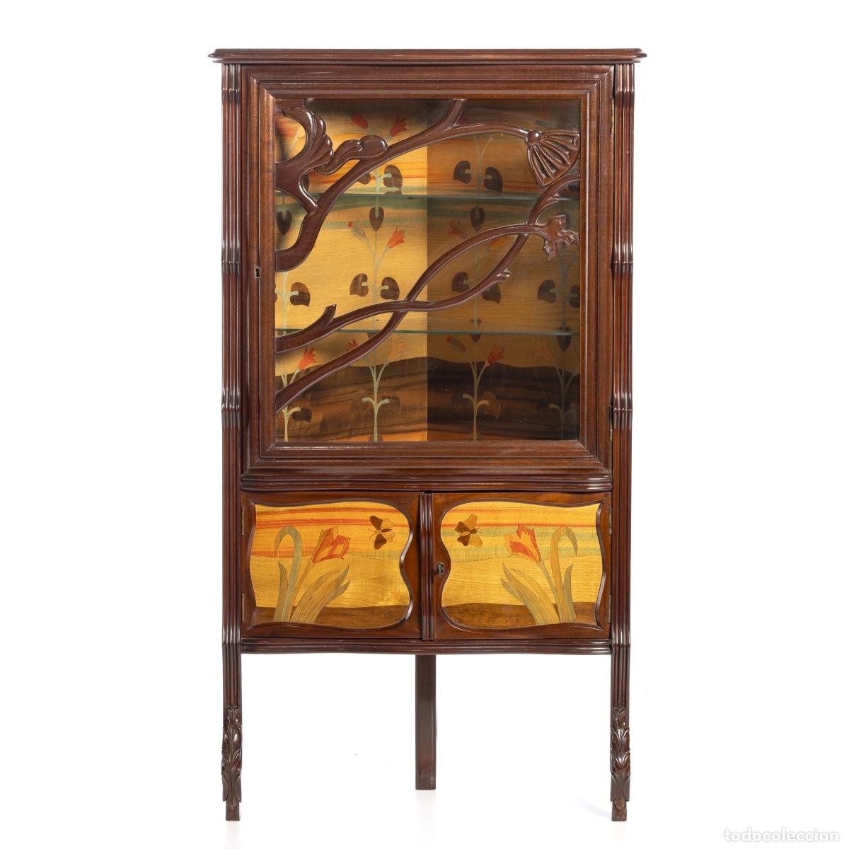 Antig&uuml;edades: Vitrina esquinera Art Nouveau