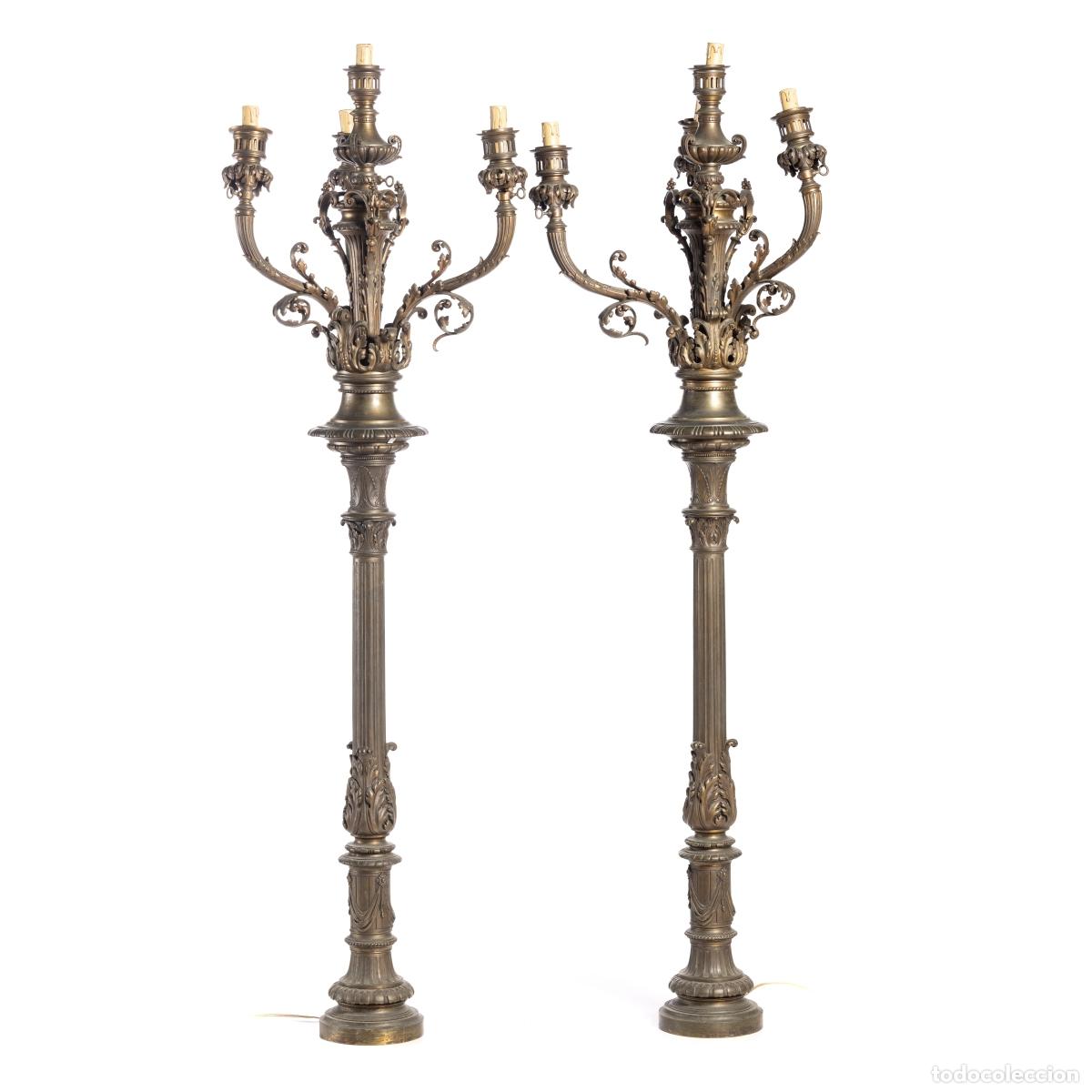 Antig&uuml;edades: PAR DE L&Aacute;MPARAS DE PIE DE CUATRO L&Uacute;MENES