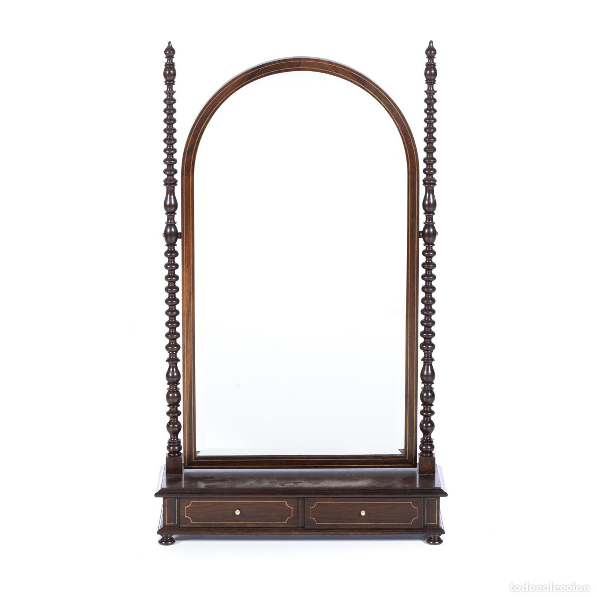 Antig&uuml;edades: VESTIDOR