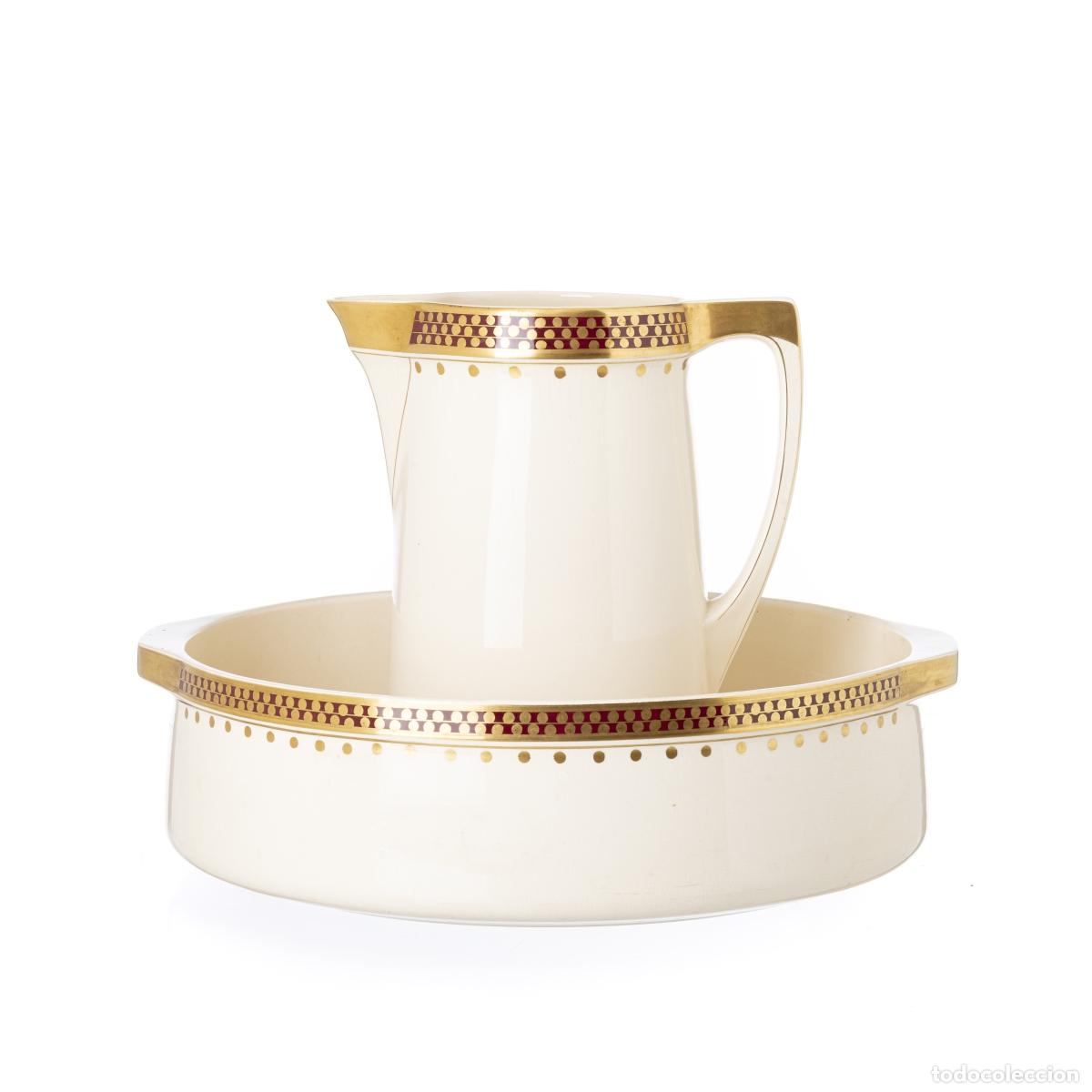 Antig&uuml;edades: Jarra con lavabo