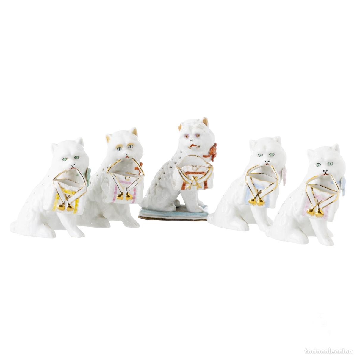 Antiques: Cinco soportes para palillos de dientes Gato con cesta Vista Alegre