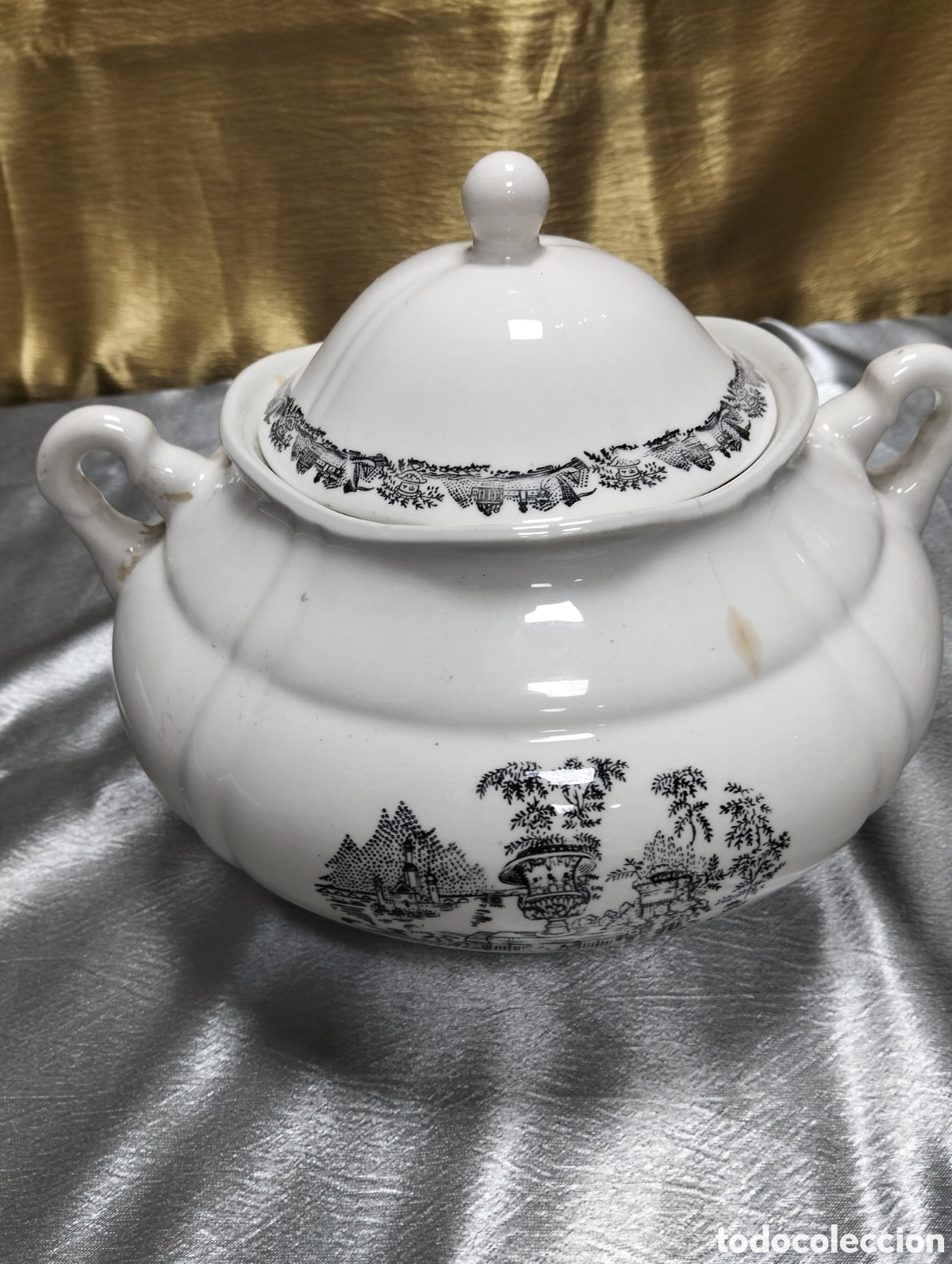 Antig&uuml;edades: vajilla es una sopera antigua de porcelana, identificada habitualmente como el Modelo Segovia