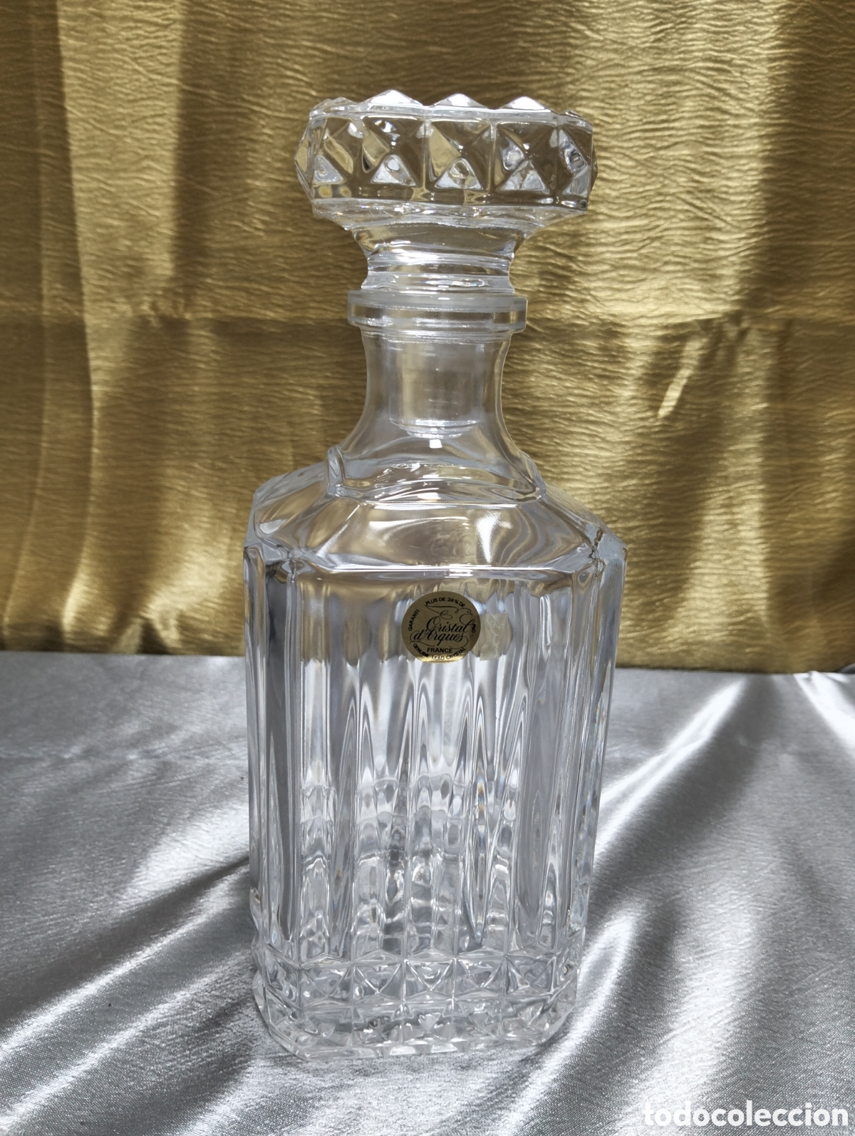 Antig&uuml;edades: una pieza vintage de la marca francesa Cristal d'Arques.