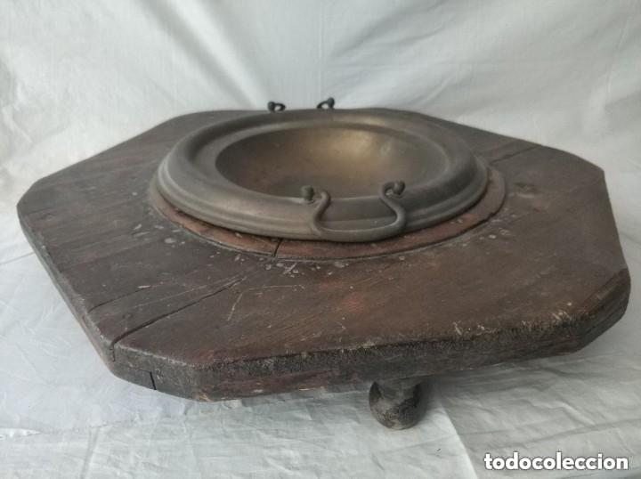 Antig&uuml;edades: Antiguo brasero de madera hexagonal y metal - Foto 2
