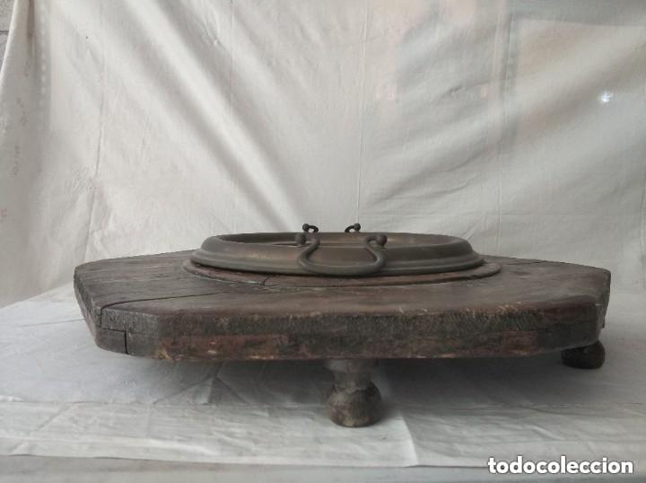 Antig&uuml;edades: Antiguo brasero de madera hexagonal y metal - Foto 3