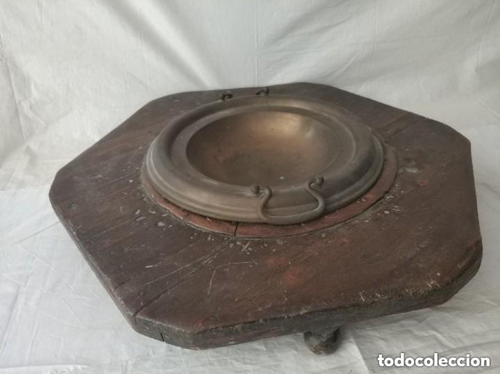 Antig&uuml;edades: Antiguo brasero de madera hexagonal y metal - Foto 5