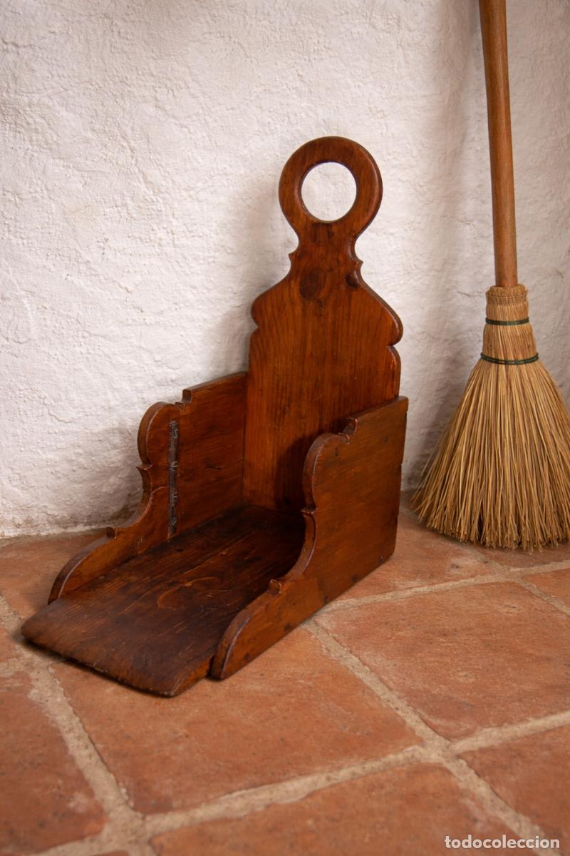 Antig&uuml;edades: Recogedor de madera (RESTAURADO)