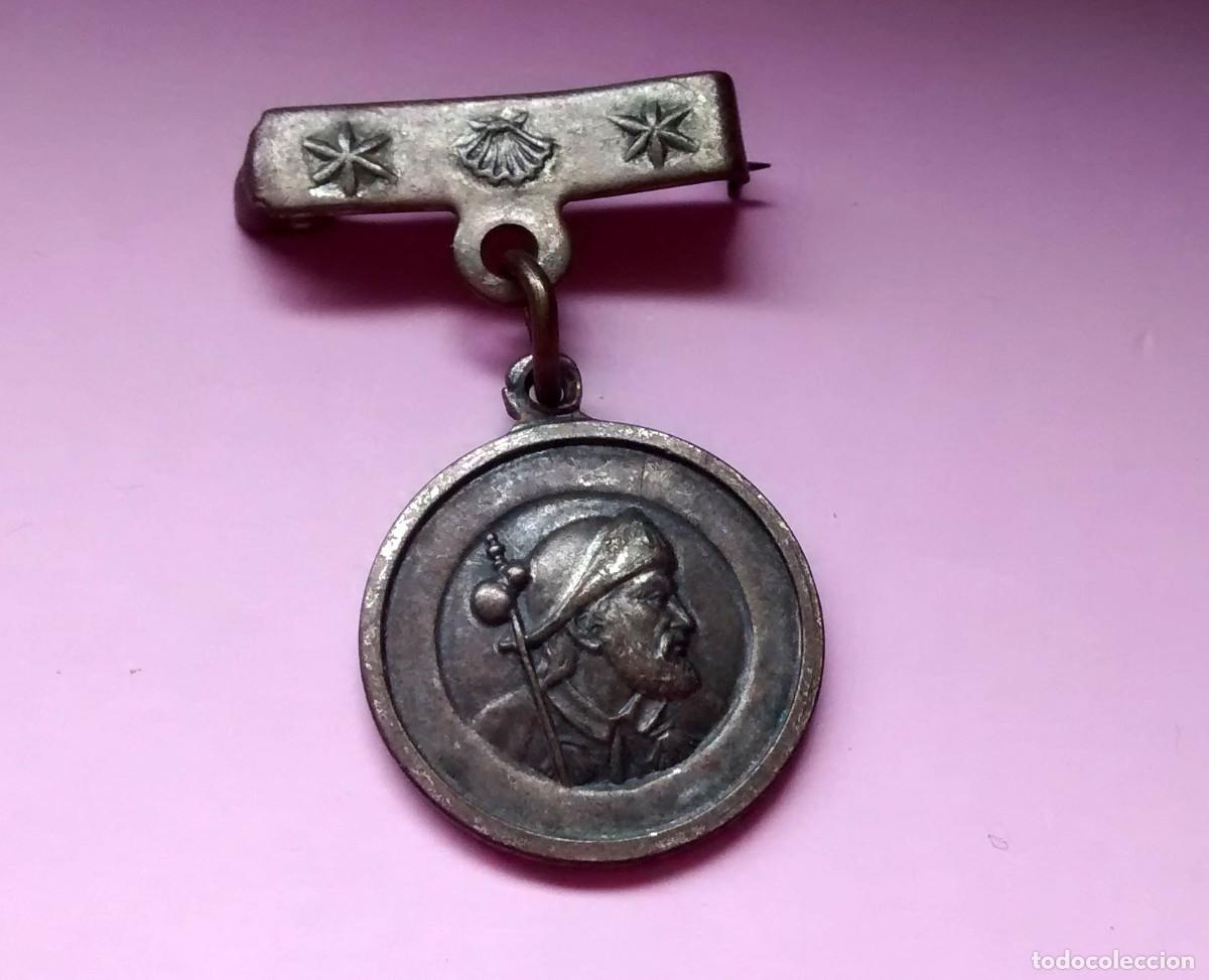 Antiquit&eacute;s: MEDALLA CON ALFILER SANTIAGO DE COMPOSTELA A&Ntilde;O SANTO 1965 - BUEN ESTADO
