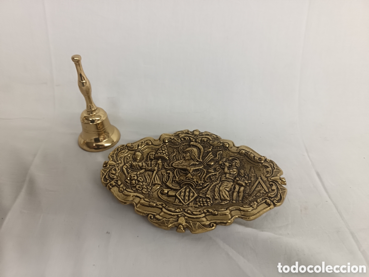 Antig&uuml;edades: ARTICULOS LITURGIA, BANDEJA Y CAMPANILLA DE BRONCE O LATON
