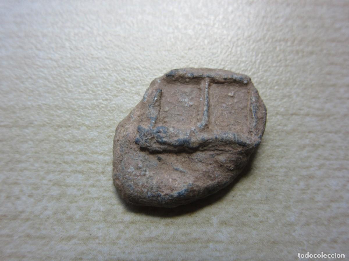 Antiques: Antiguo precinto-sello de plomo probable medieval medidas 1,7 x 1 ,5 cm grabado por 2 lados