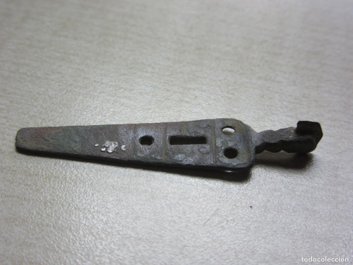 Antiquit&eacute;s: Esp&aacute;tula medieval bronce Longitud 4,5 cm
