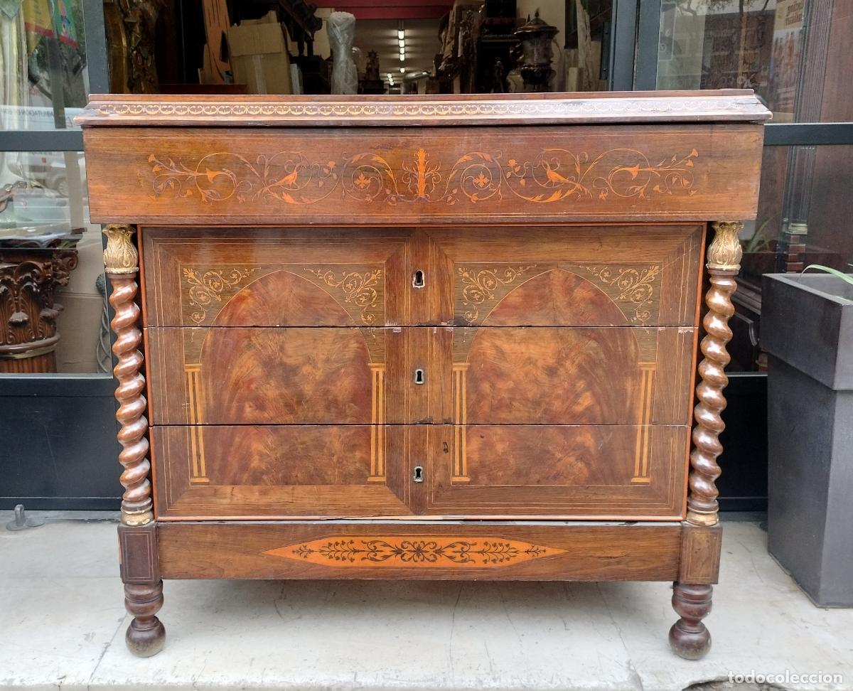 Antig&uuml;edades: ANTIGUA C&Oacute;MODA FERNANDINA. MADERA DE CAOBA Y MARQUETER&Iacute;A DE BOJ. CIRCA 1840 - 1850.