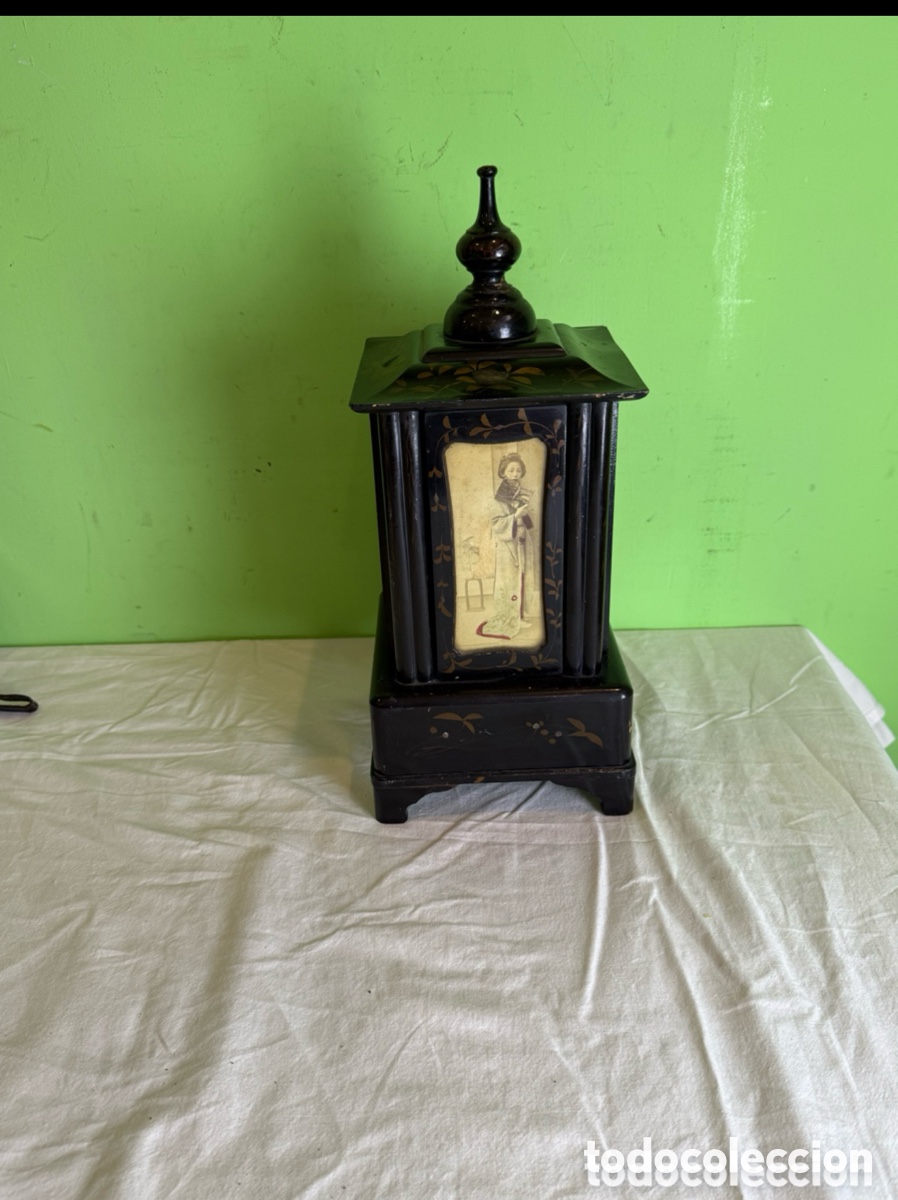 Antiquit&auml;ten: Expositor fotogr&aacute;fico japon&eacute;s tabaquera con 4 alb&uacute;minas originales siglo XIX. Pieza original.