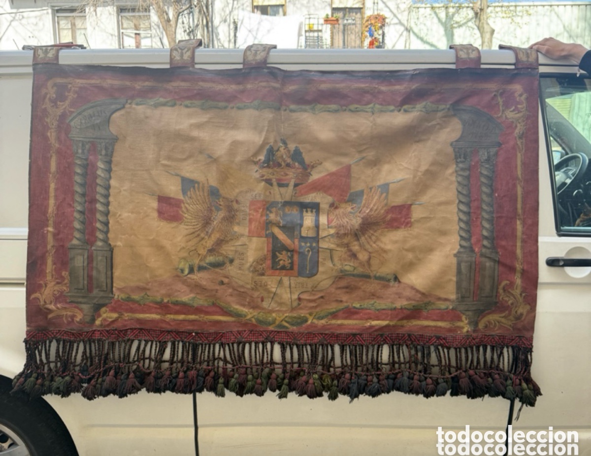 Antiquit&eacute;s: antigua bandera militar Carlos IV 1789 escudo pintado gran formato (181X115 cm).