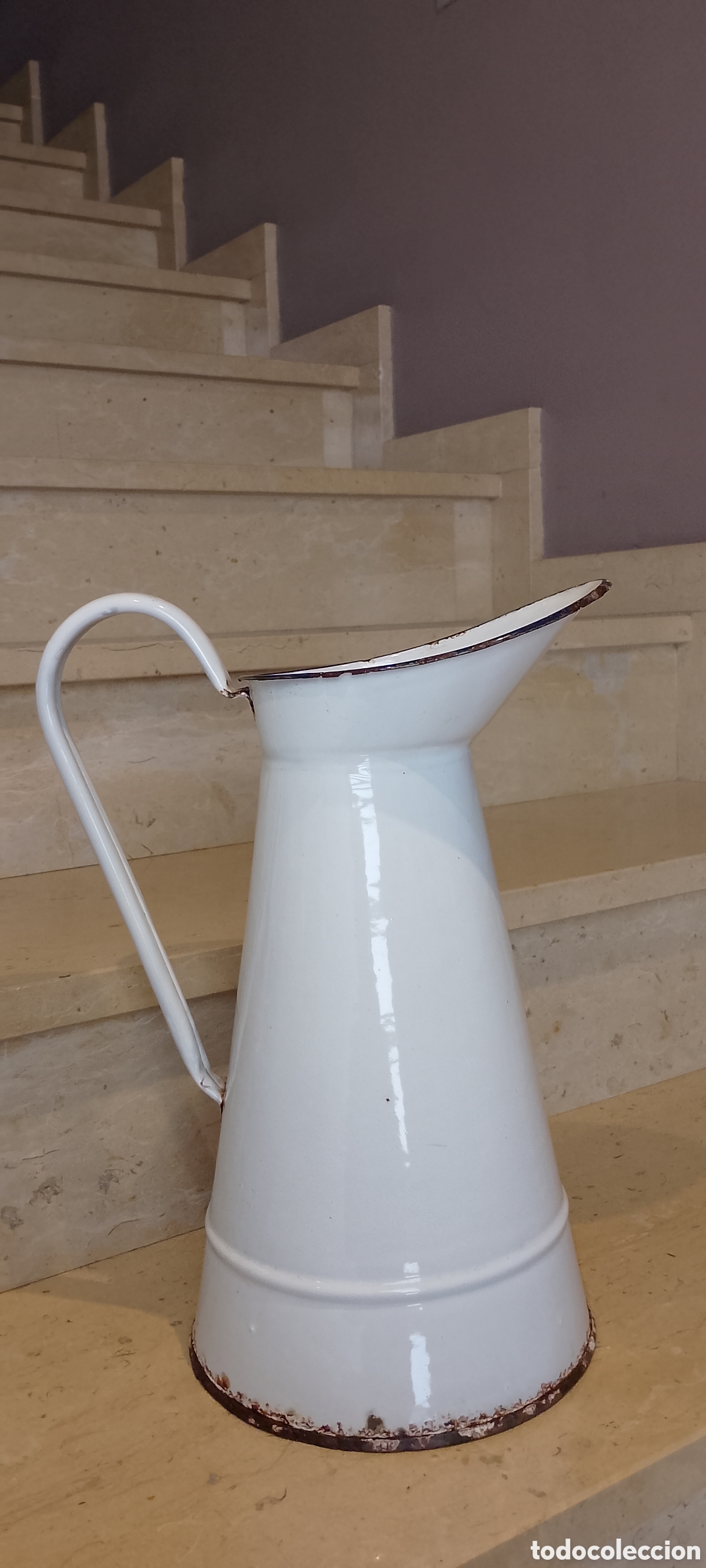 Antig&uuml;edades: Jarra antigua de ba&ntilde;o esmaltada blanca