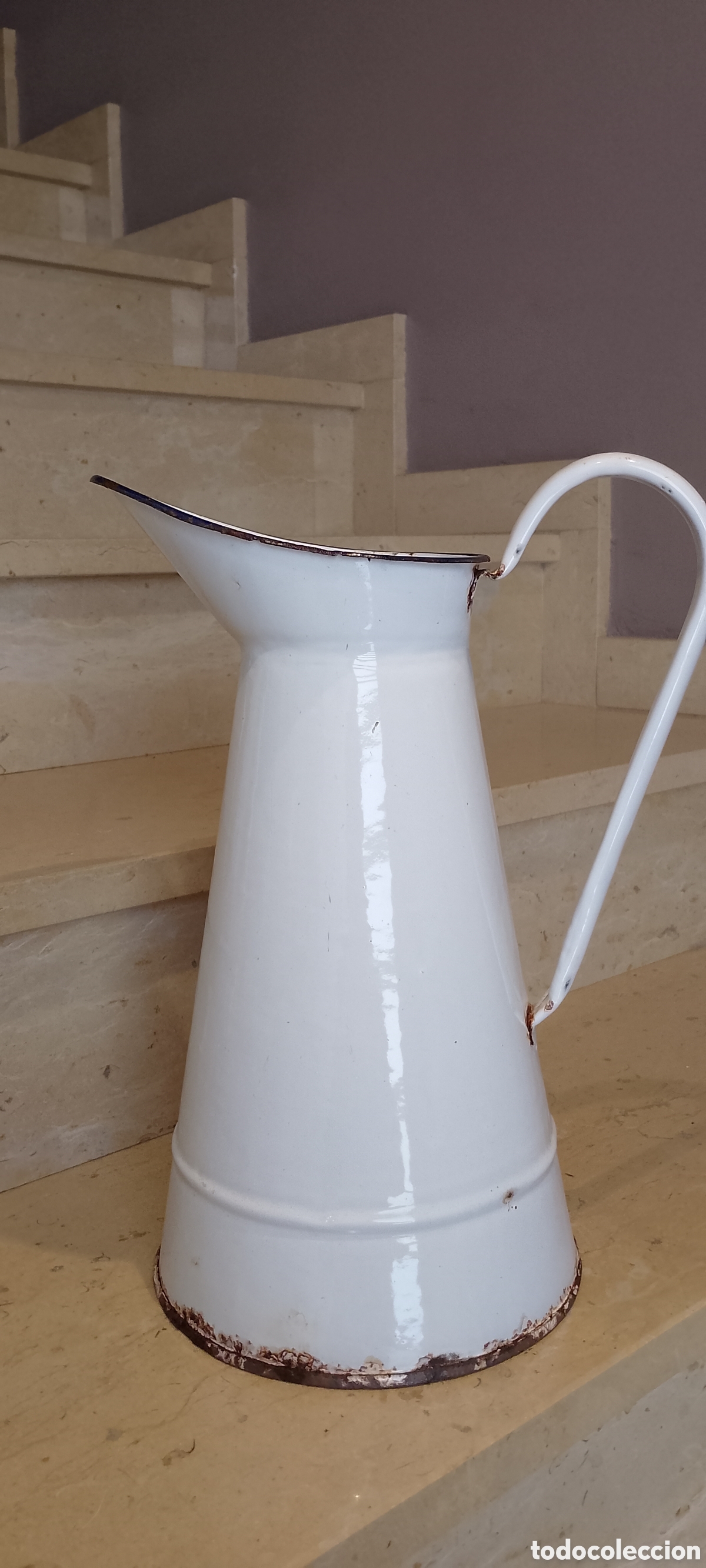 Antig&uuml;edades: Jarra antigua de ba&ntilde;o esmaltada blanca