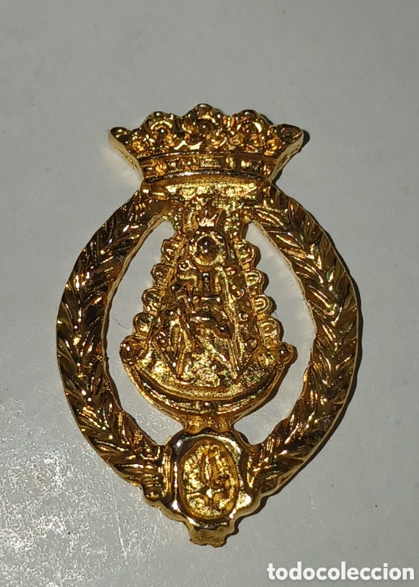 Antig&uuml;edades: INSIGNIA HERMANDAD ROCIO GELVES SEVILLA BA&Ntilde;O ORO 22 KILATES LAMINADO. EL CORREO 1994