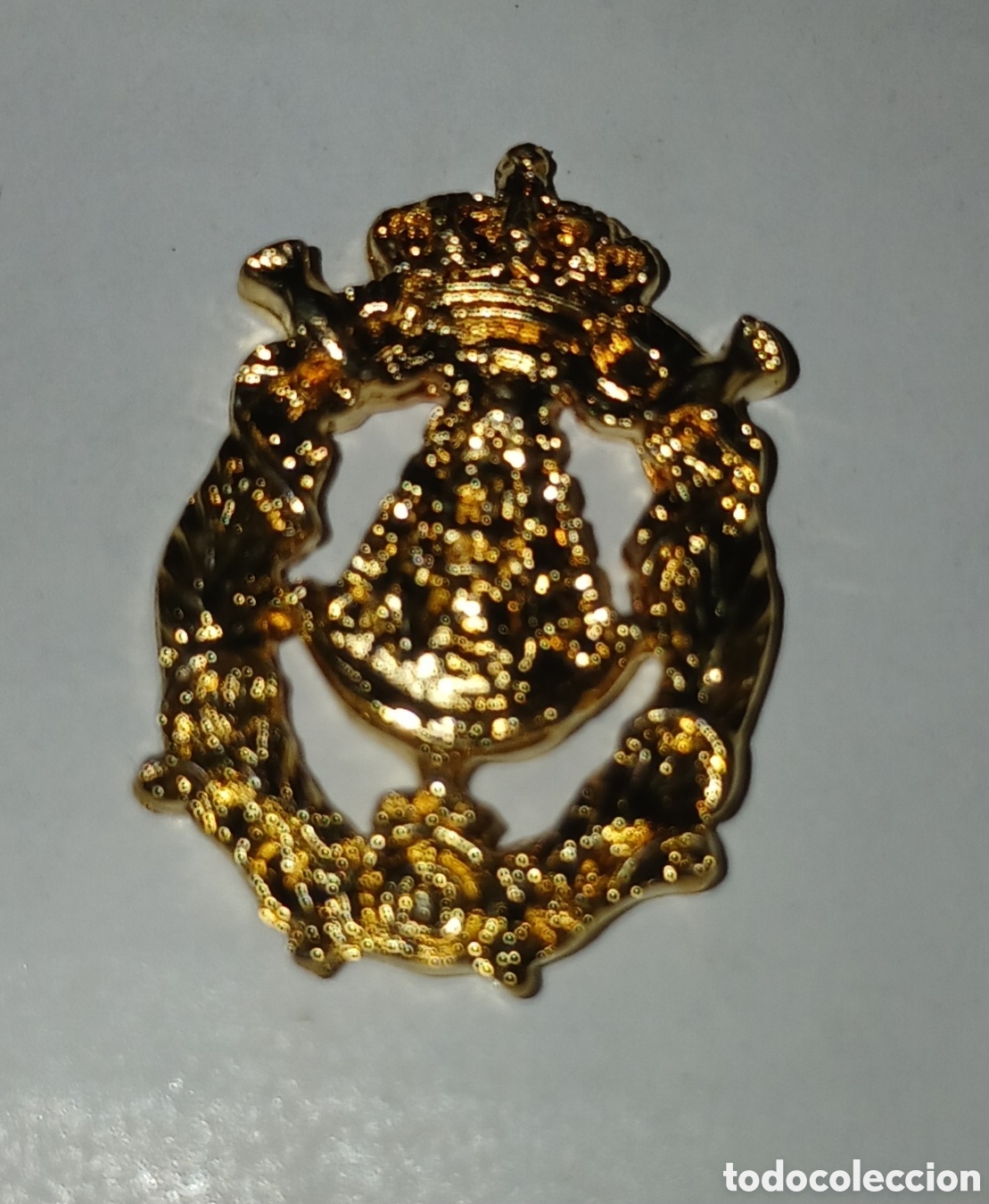 Antig&uuml;edades: INSIGNIA HERMANDAD ROCIO ALGECIRAS BA&Ntilde;O ORO 22 KILATES LAMINADO. EL CORREO 1994