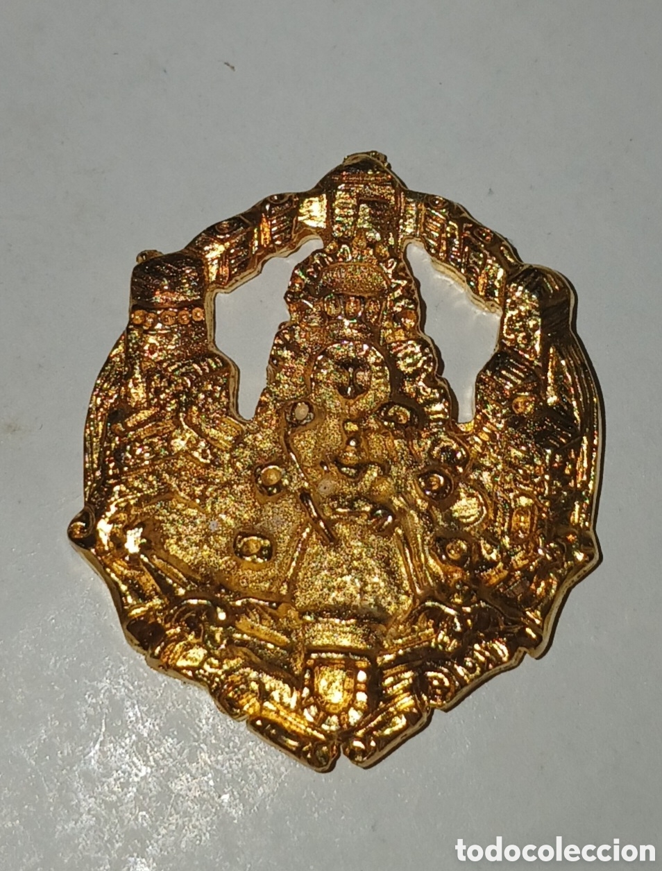 Antig&uuml;edades: INSIGNIA HERMANDAD ROCIO SAN DE GINES SEVILLA BA&Ntilde;O ORO 22 KILATES LAMINADO. EL CORREO 1994