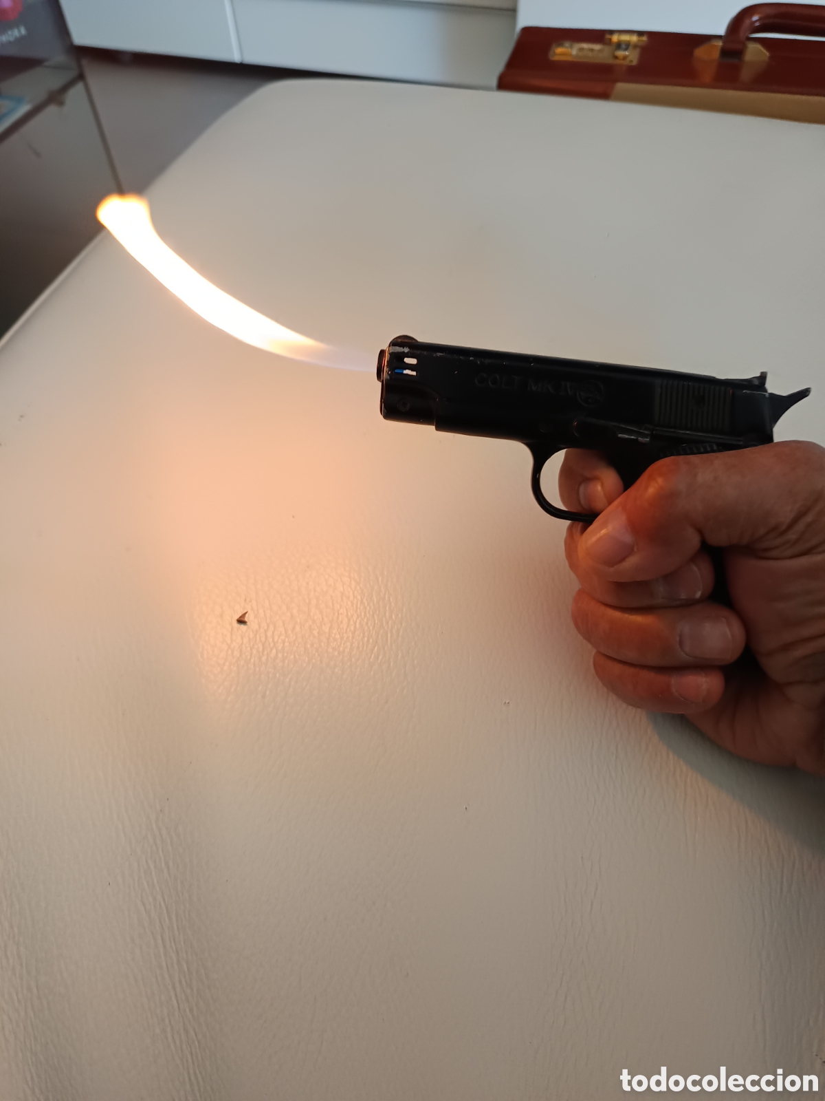 Antig&uuml;edades: Mechero antiguo con forma de pistola