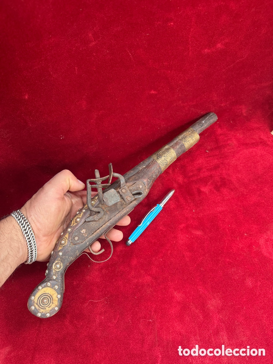 Antig&uuml;edades: Antiguo adorno de pared imitando una pistola antigua!