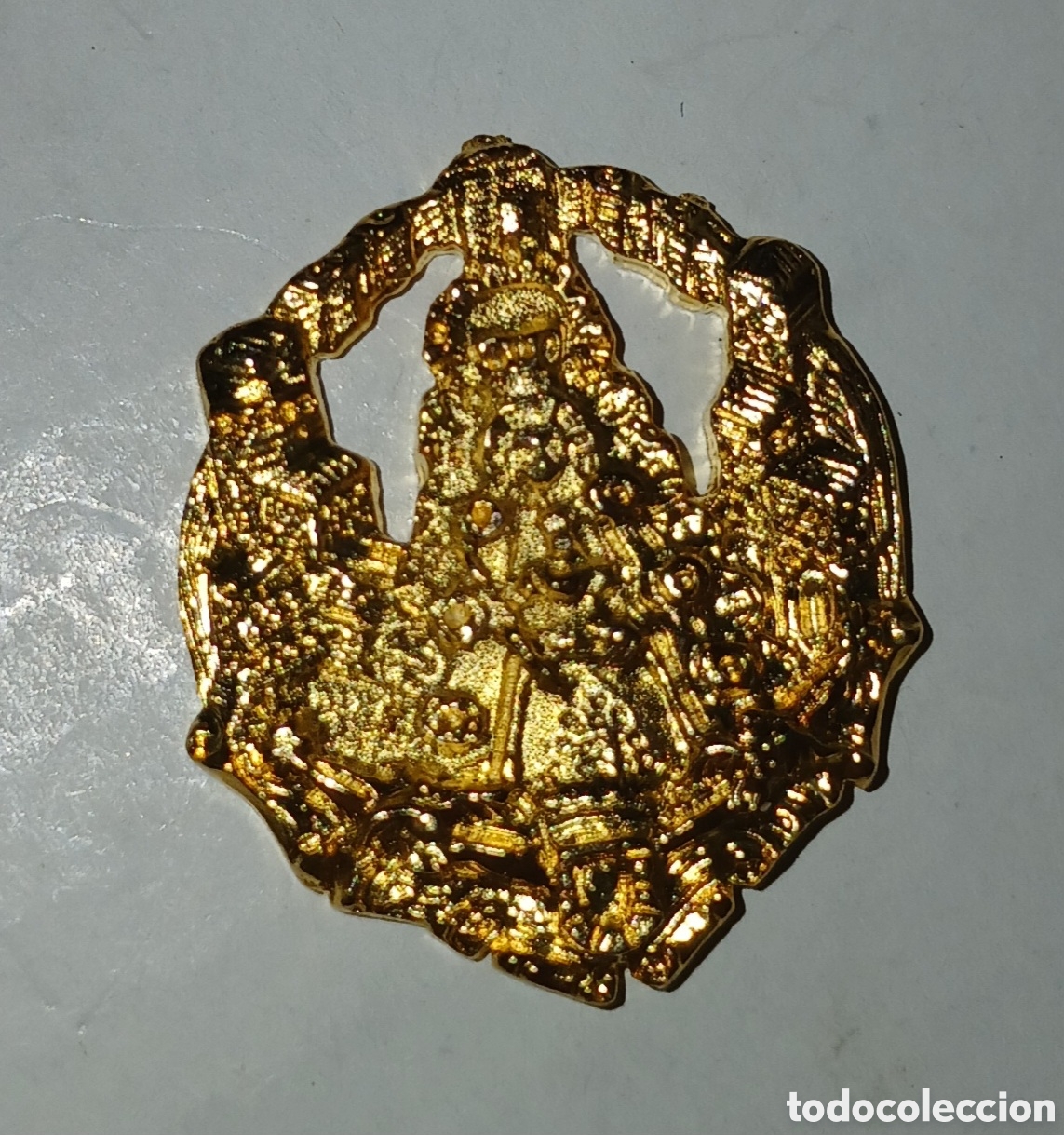 Antig&uuml;edades: INSIGNIA HERMANDAD ROCIO GINES SEVILLA BA&Ntilde;O ORO 22 KILATES LAMINADO. EL CORREO 1994. 2
