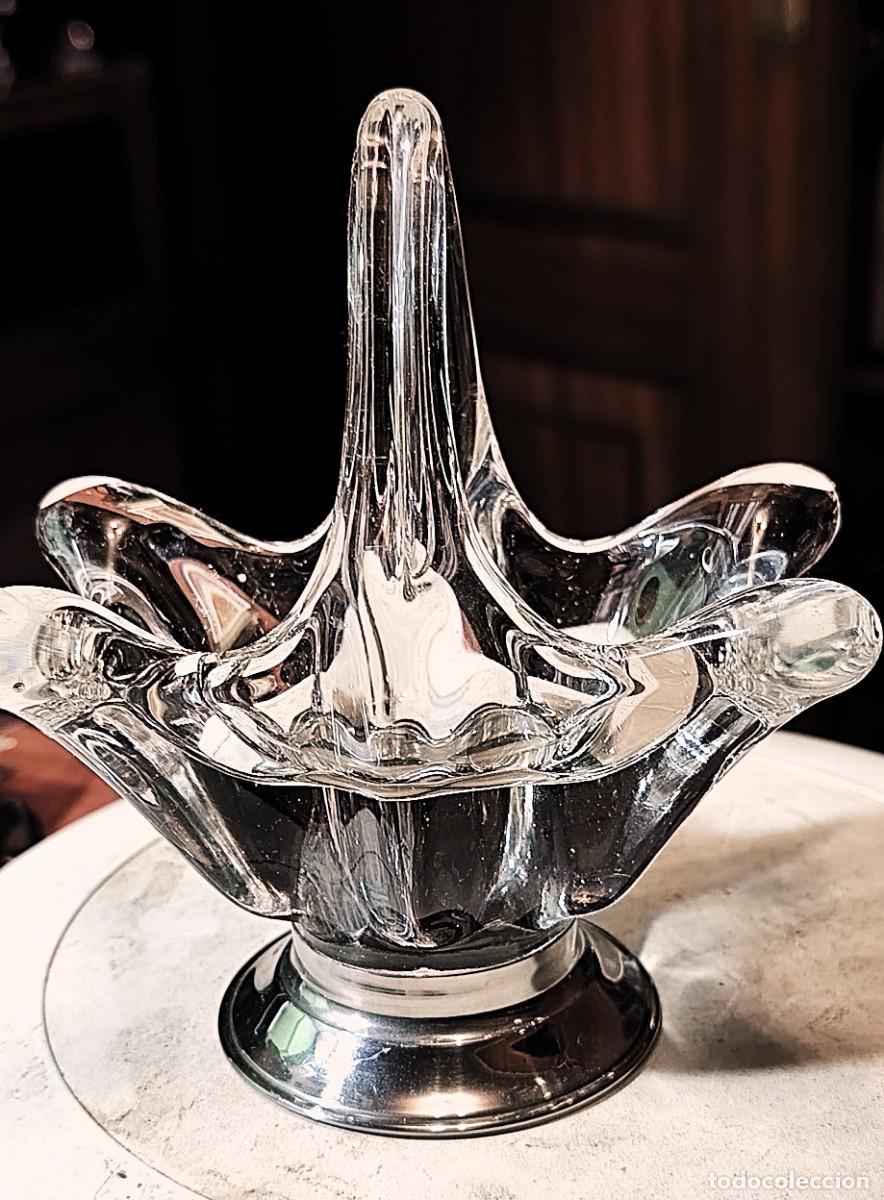 Antig&uuml;edades: Cestita de cristal grueso con base met&aacute;lica