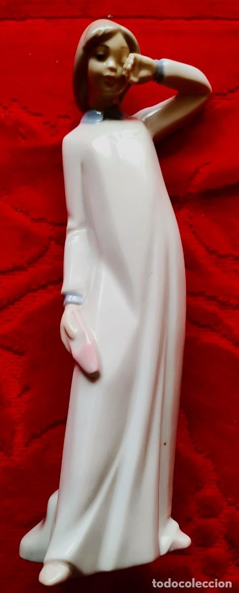 Antiques: Figura porcelana . Ni&ntilde;a en Camis&oacute;n