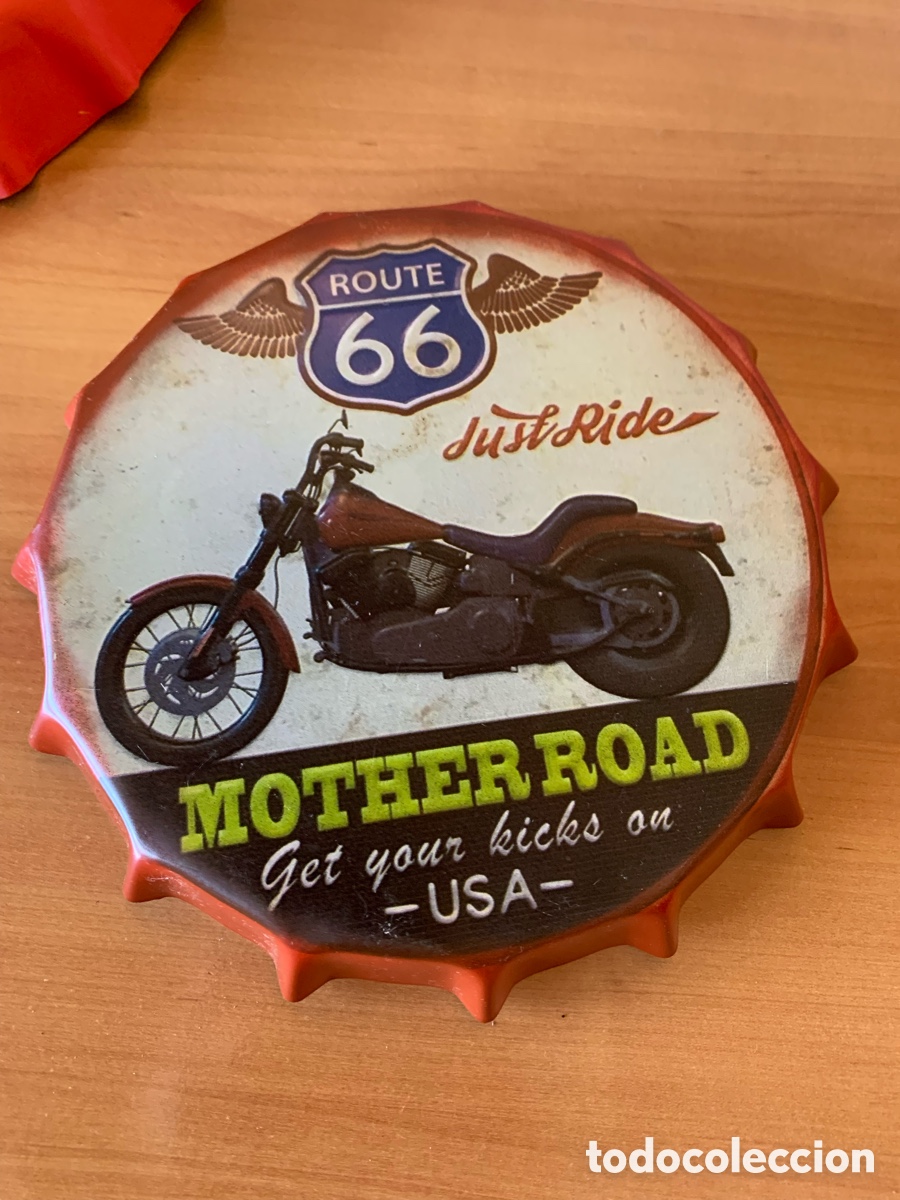 Antig&uuml;edades: Chapa met&aacute;lica decorativa Route 66 &ndash; dise&ntilde;o tap&oacute;n botella con moto