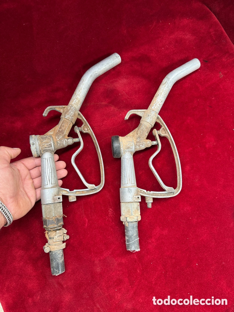 Antig&uuml;edades: Lote de dos antiguas pistolas de bomba de gasolina!