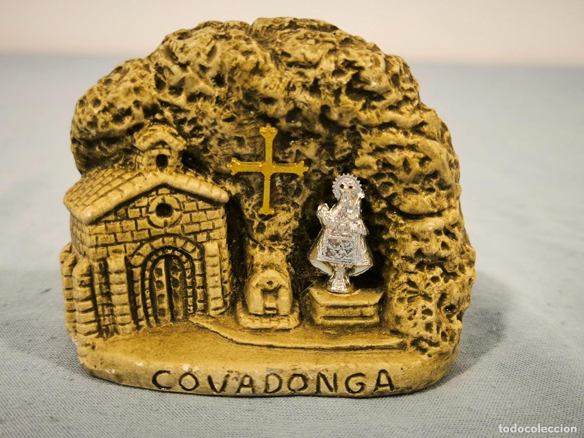 Antiquit&eacute;s: Figura Recuerdo Covadonga &ndash; Santuario Virgen Cueva Con Cruz Dorada