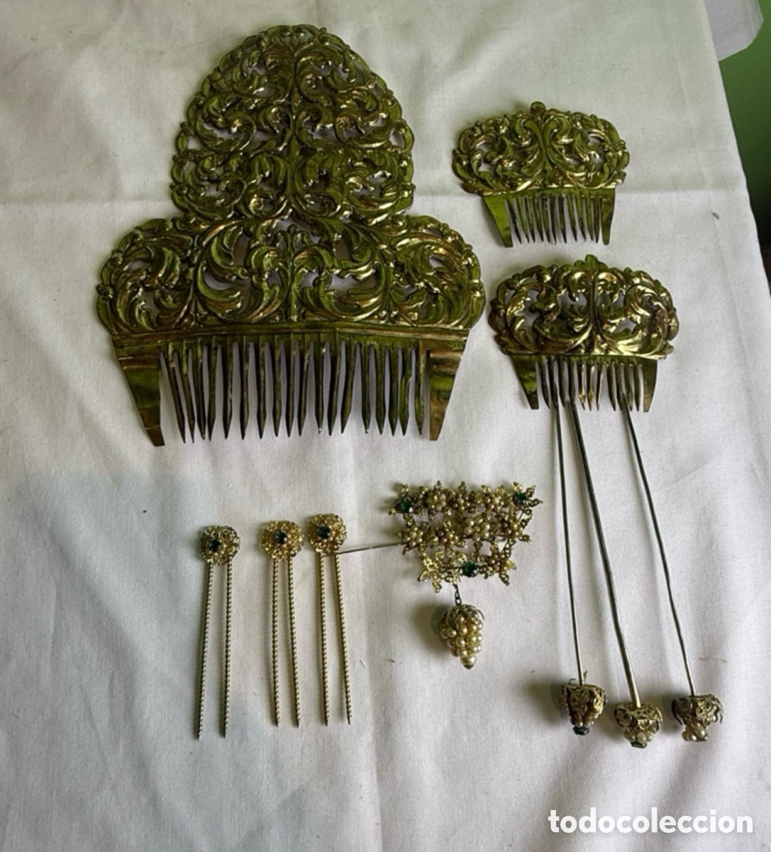 Antig&uuml;edades: Antiguo aderezo fallera valenciana completo - Peinetas y agujas doradas - Indumentaria tradicional