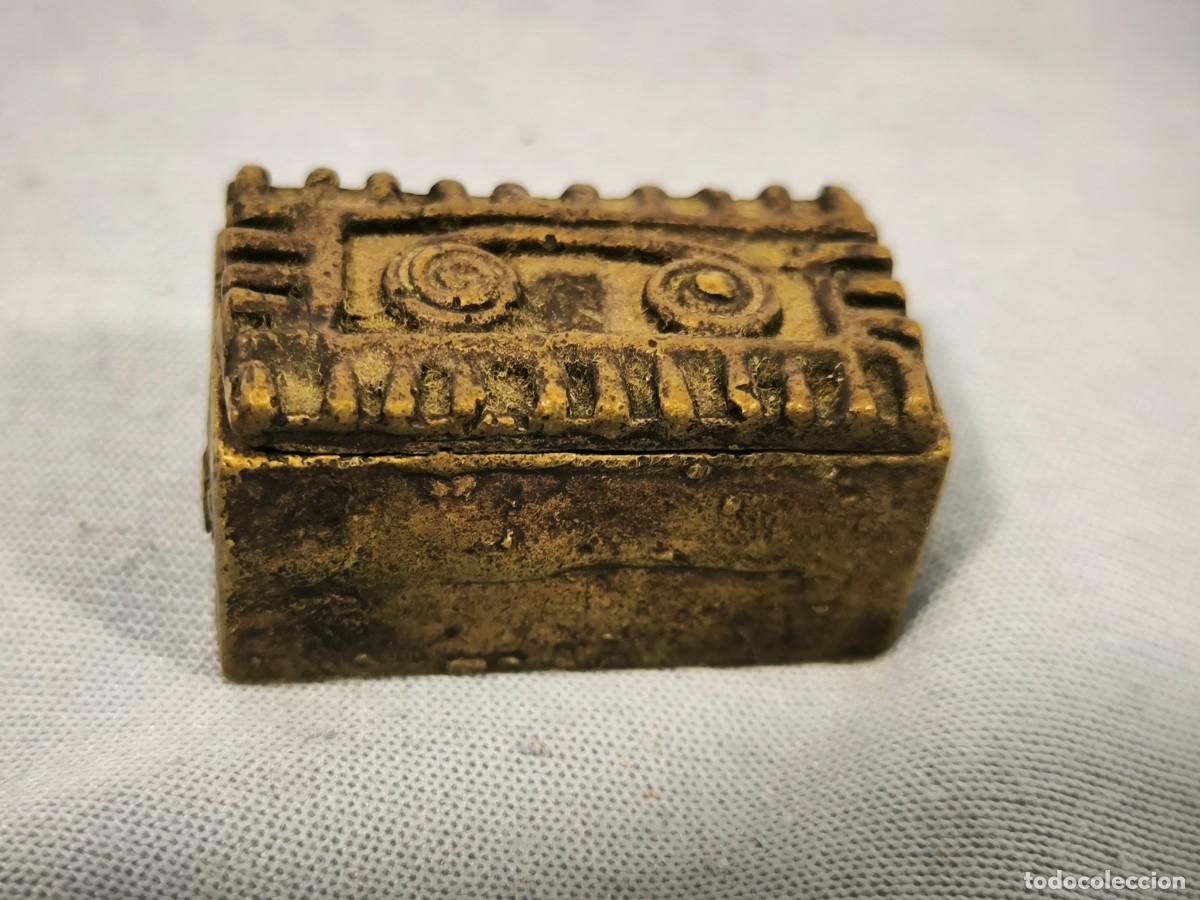 Antiguidades: Antiguo Cofre Met&aacute;lico En Miniatura &ndash; Caja Decorativa Vintage Con Apertura