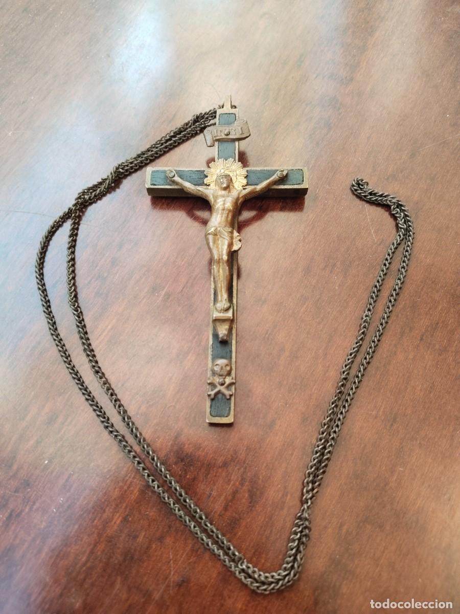 Antig&uuml;edades: Precioso crucifijo. Madera y bronce. 5,5 x 11,5 cm.