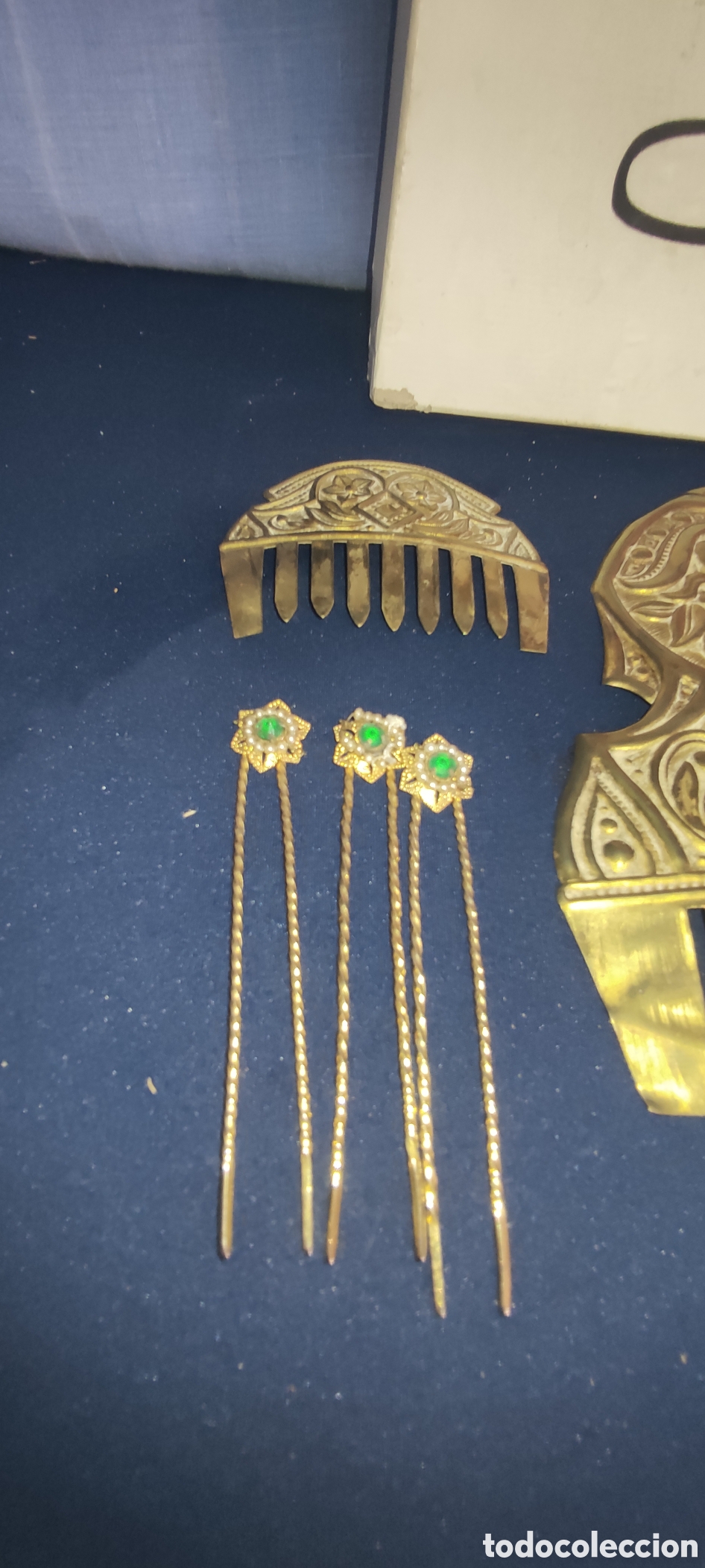 Antig&uuml;edades: Conjunto fallera peinetas etc - Foto 3
