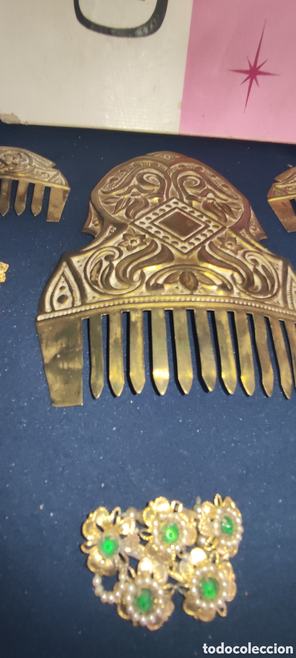 Antig&uuml;edades: Conjunto fallera peinetas etc - Foto 4