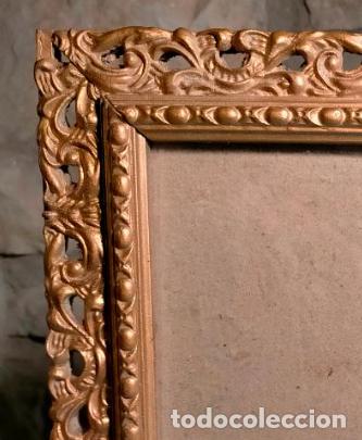 Antiquit&auml;ten: Antiguo marco dorado con moldura de pasta para cuadro o fotograf&iacute;a troquelado de madera a&ntilde;os 50