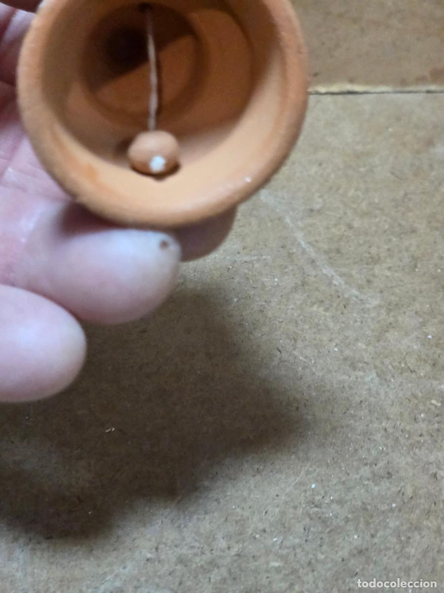 Antig&uuml;edades: mini campana de ceramica - Foto 2