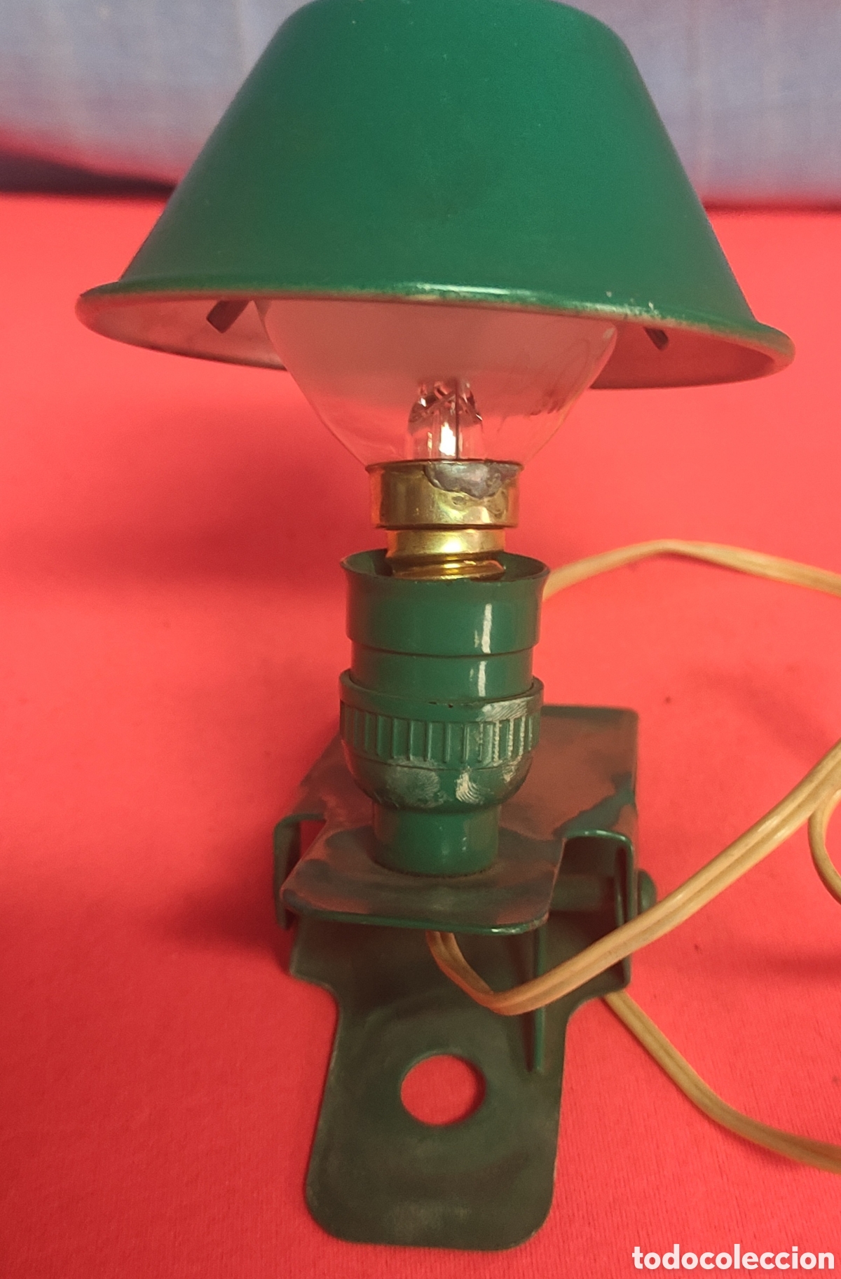 Antig&uuml;edades: Curioso flexo portal&aacute;mparas