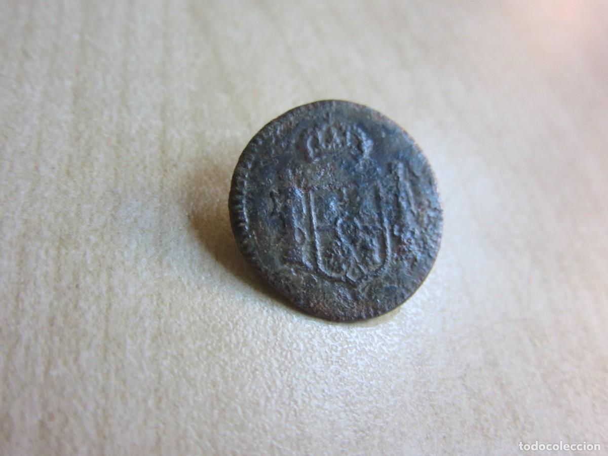Antig&uuml;edades: Bot&oacute;n Patri&oacute;tico con escudo de Espa&ntilde;a S XIX Di&aacute;metro 1,5 cm