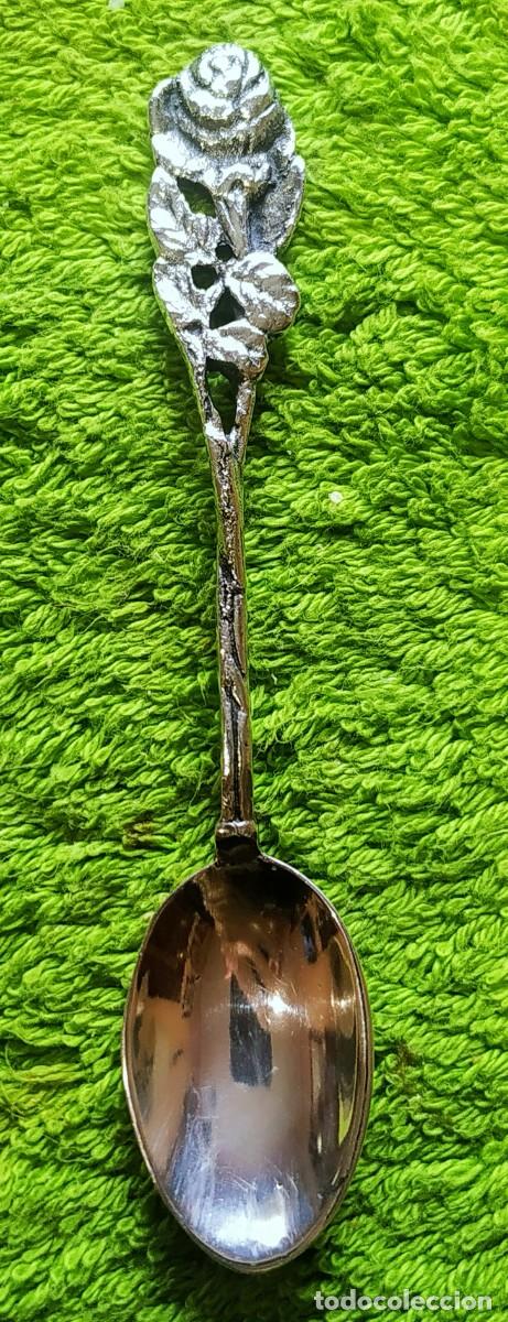 Antig&uuml;edades: Antigua cucharita Plata &oacute; Alpaca ba&ntilde;o Plata.