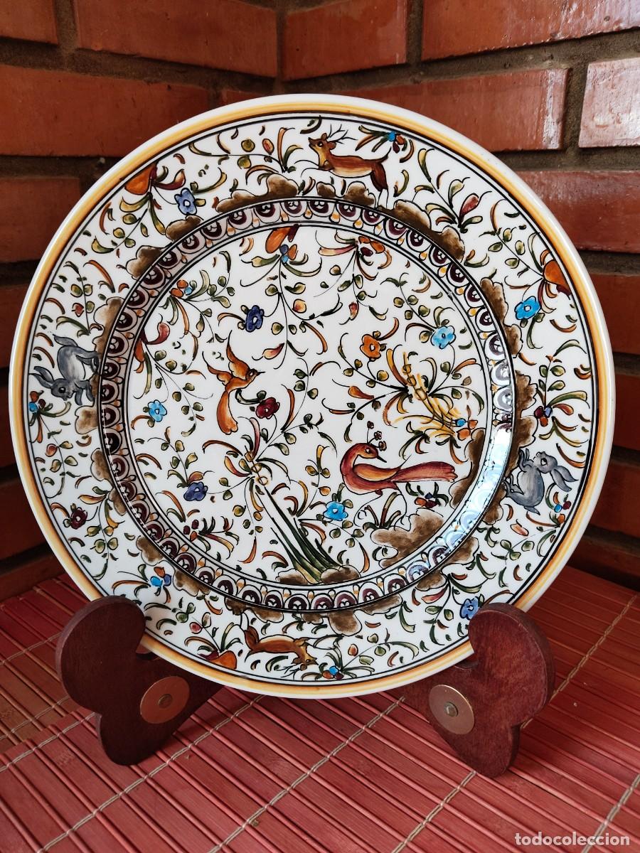 Oggetti Antichi: plato reproducci&oacute;n Cer&aacute;mica Portugal Siglo XVII. perfecto estado. Junto a soporte.